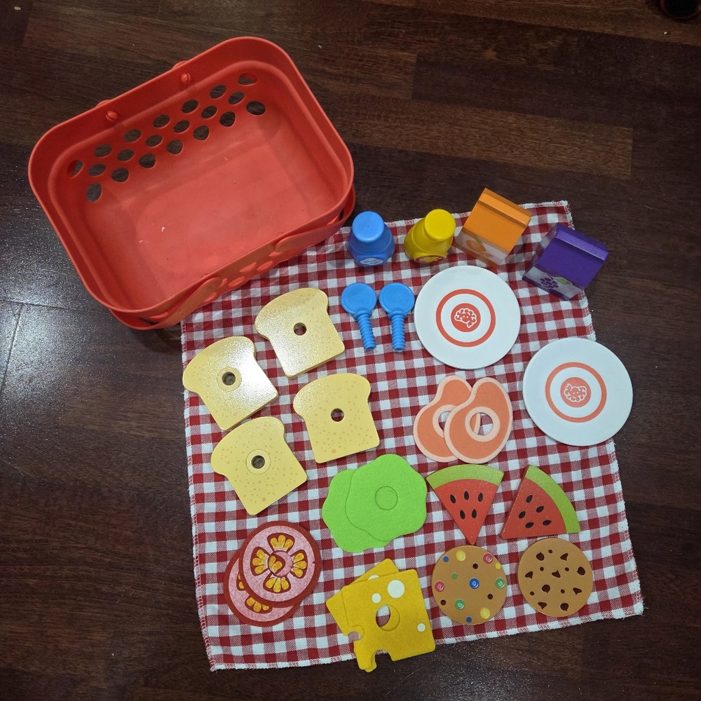 Like-New Pretendables Picnic Basket Set Complete With All Original Accessories